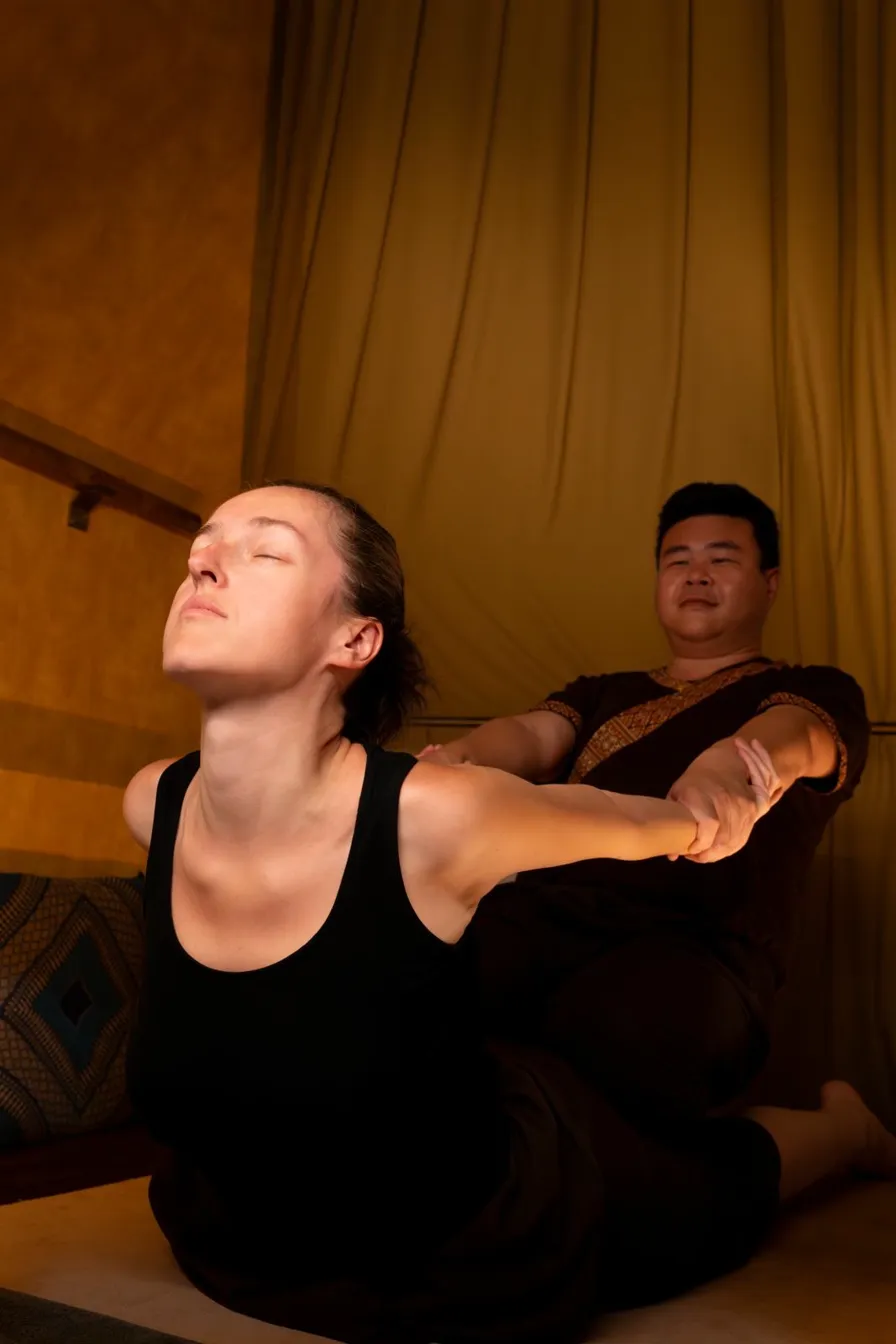 Thajská strečová masáž - protahování těla PUXI